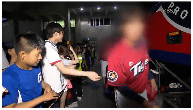 999CD64C5B9DAF6D2DCD27