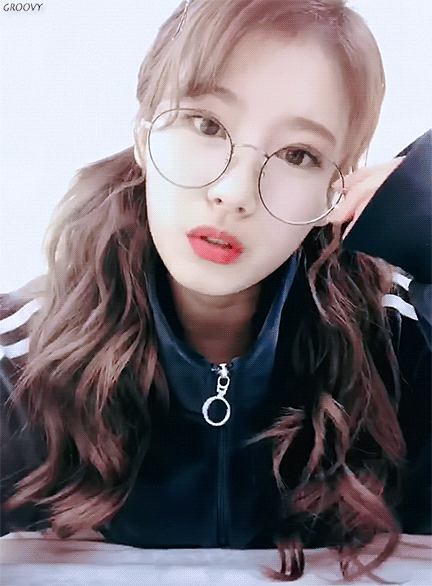 팬들 질문에 맞는 대답만 하는 사나 | 인스티즈