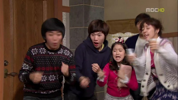 2404D44753AFBAFD12DF0D