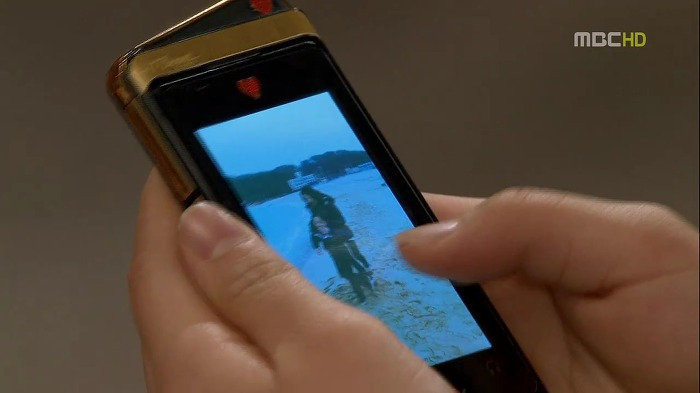 2518F93E53D741B415DFB8