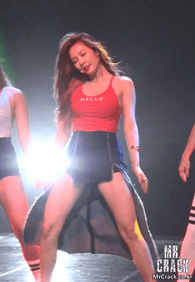 격하게 흔드는 현아