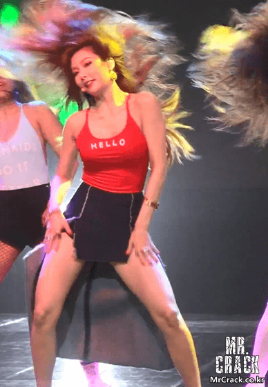 격하게 흔드는 현아