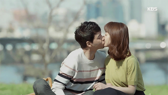 [다시/첫사랑] 건전한데 건전하지 않은 것 같은 어제자 키스신.gif (데이터주의) | 인스티즈