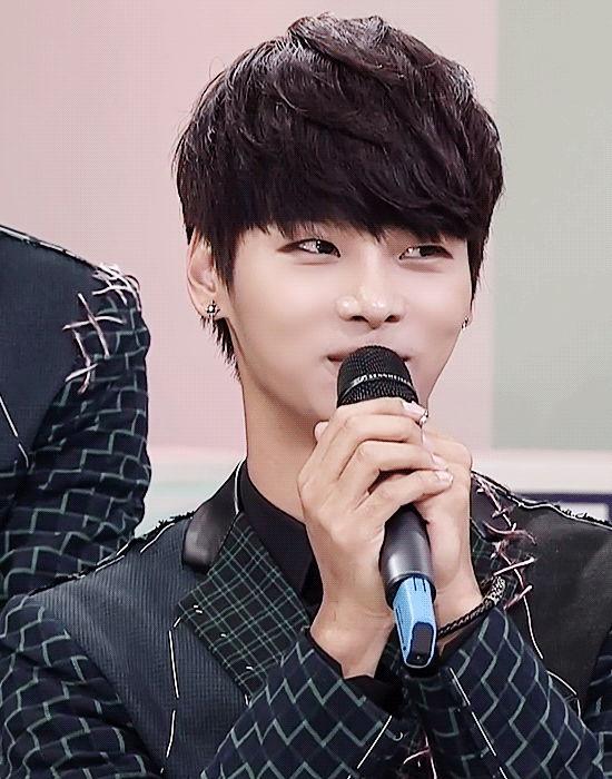 V7pcFe0.gif