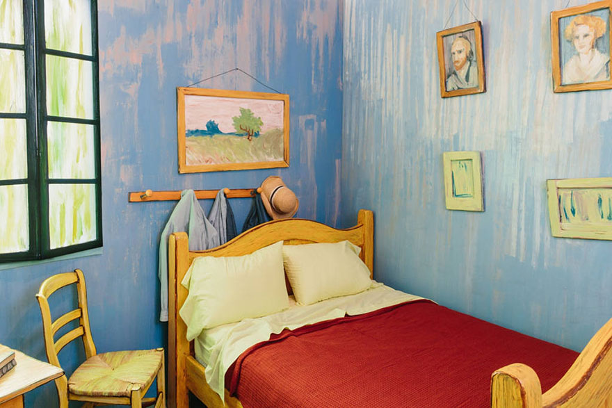 van-gogh-room-airbnb-art-institute-chicago-2.jpg