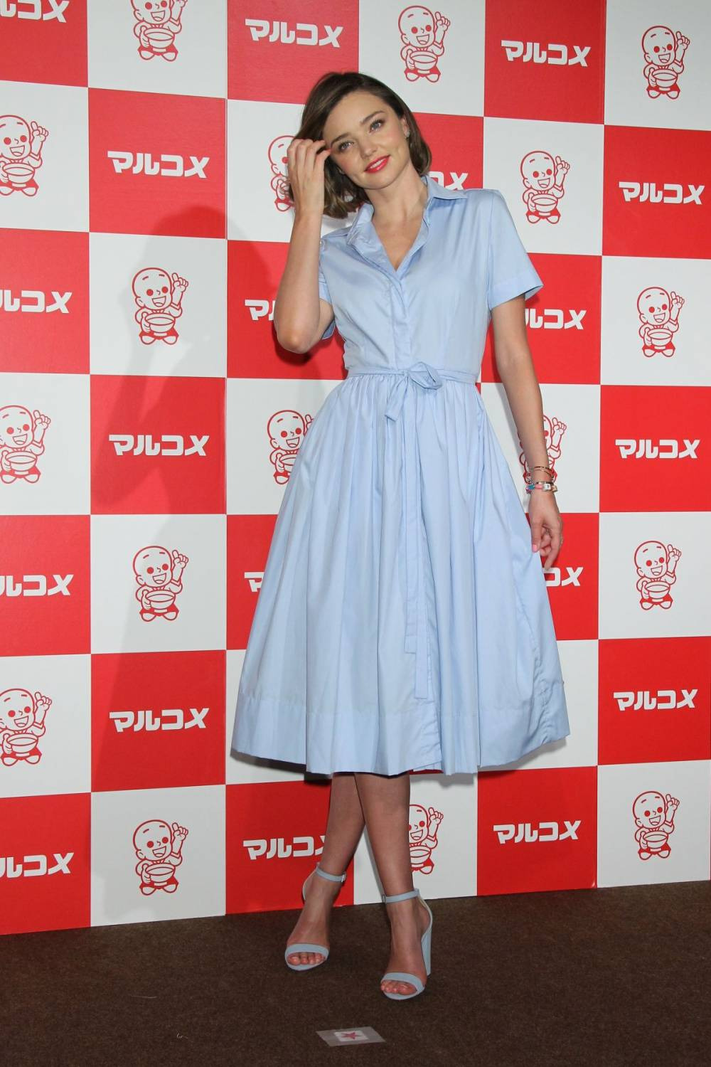 miranda-kerr-presents-new-cooking-products-in-tokyo-06-20-2016_13.jpg