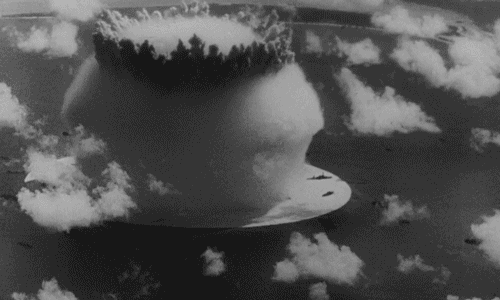 2949140191_XxbpLf84_nuclear-atom-bomg-explosion-animated-gif-6.gif
