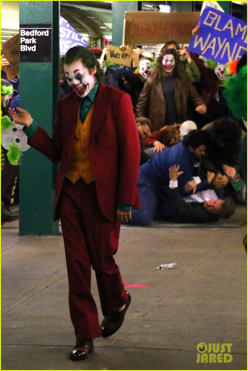 joaquin-phoenix-transforms-into-the-joker-filming-riot-scene-06.jpg