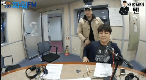 15f95102859130a4b.gif