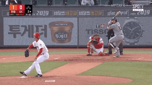 더쿠 - 방금 KBO 역대급 삼진 판정.gif