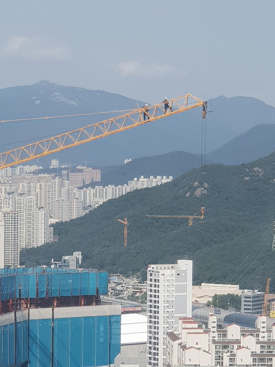 고층 건물 공사 현장