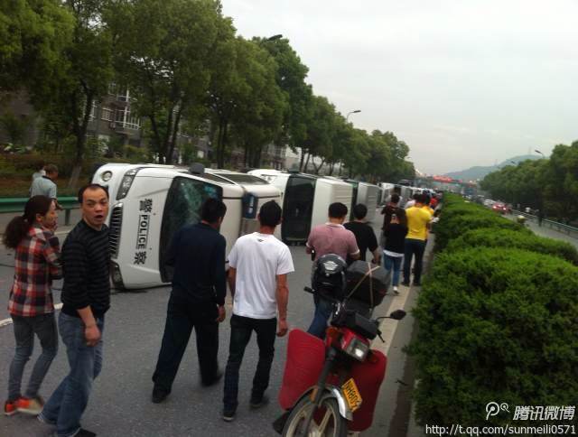 쓰레기 소각장 건립에 반대하는 중국인들