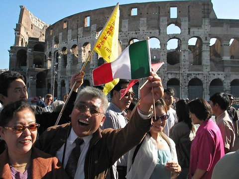 Chinese-Tourists-in-Italy.jpg