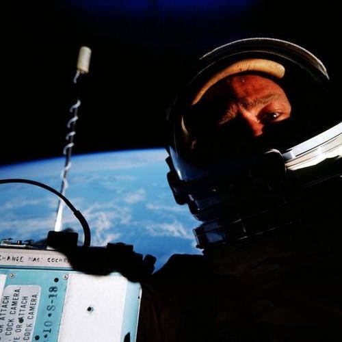 1966 buzz aldron's selfie in space.jpg