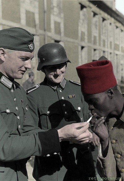 1940 nazi with african soldier.jpg