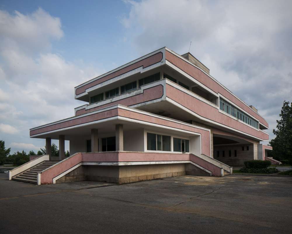 Pyongyang-vintage-socialist-architecture-04.jpg