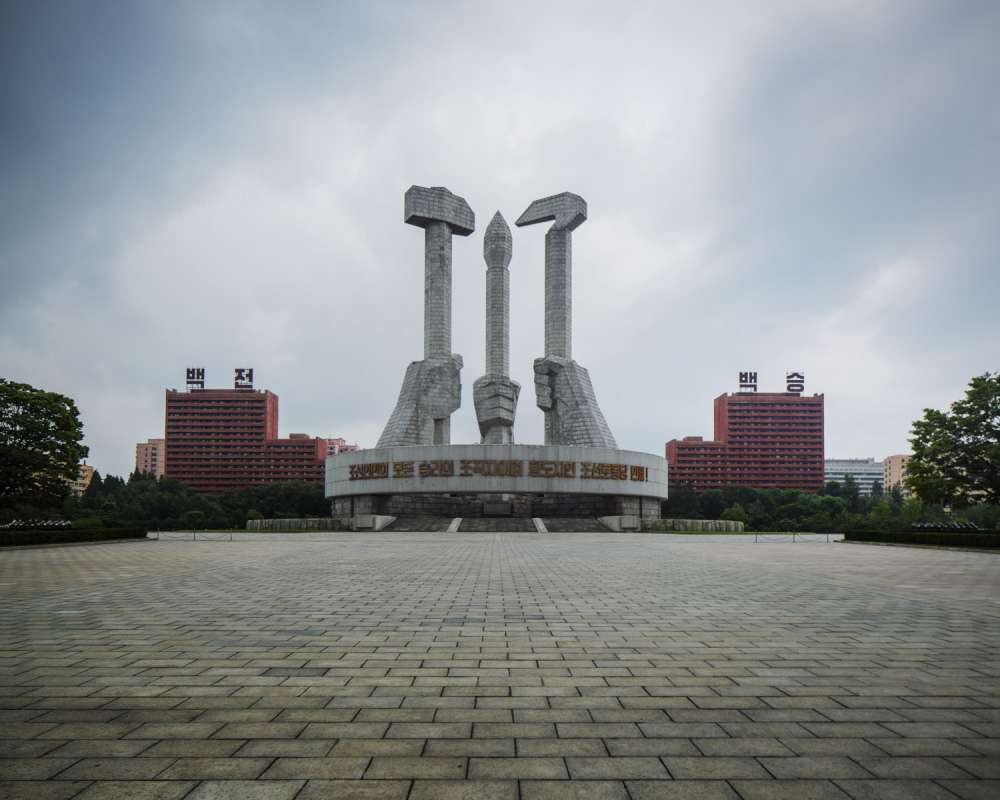 Pyongyang-vintage-socialist-architecture-03.jpg