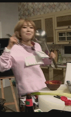 다리 개짧은 초아가 신난모습.gif | 인스티즈