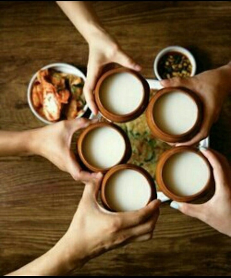 반딧불 벗 삼아 마시는 막걸리 한잔..