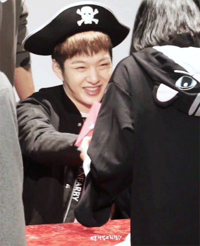 선물할 맛 나게 하는 아이돌 .gif | 인스티즈