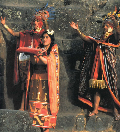 잉카제국의 전통 의식을 재현하는 장면