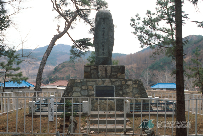 용문산 전투전적비