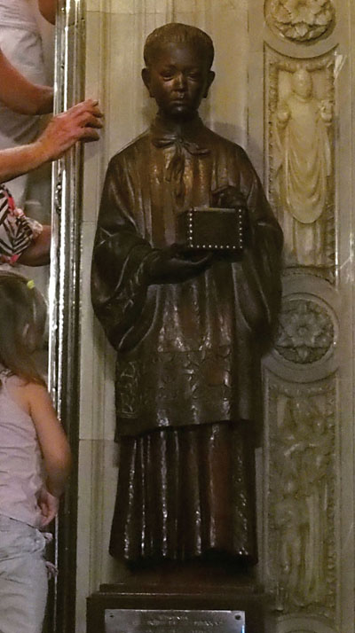 몬세라트 수도원(Monestir de Montserrat) 소년의 조각상