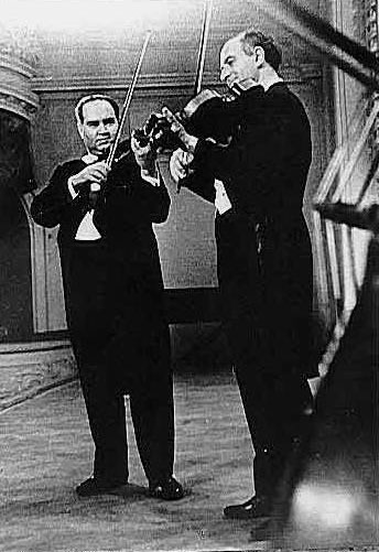 모차르트 신포니아 콘체르탄테를 연주하는 바이올니스트 루돌프 바르샤이와 데이비드 오히스트라흐. 모스크바 음악원, 1964