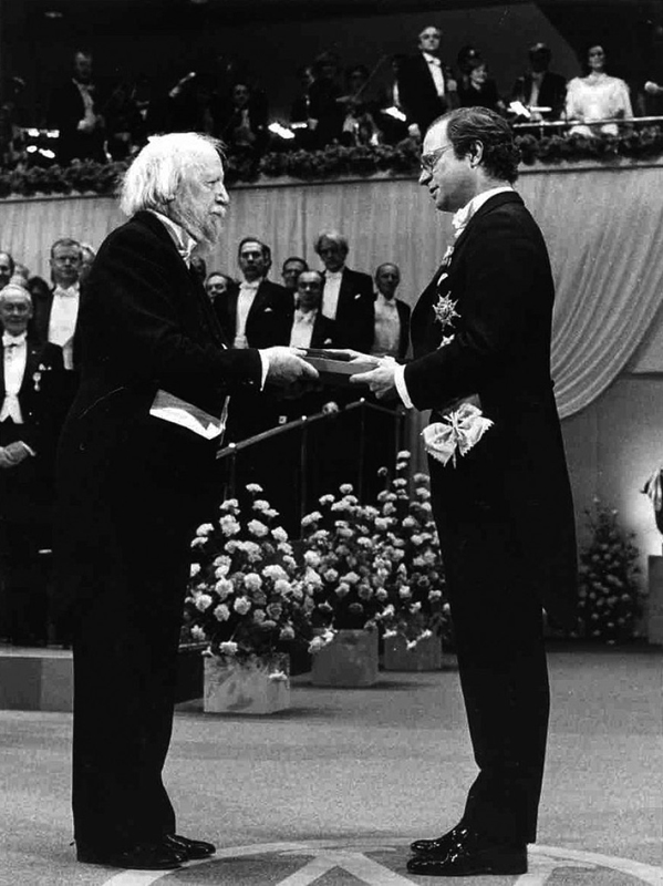 1983년 노벨 문학상을 수상하는 윌리엄 골딩
