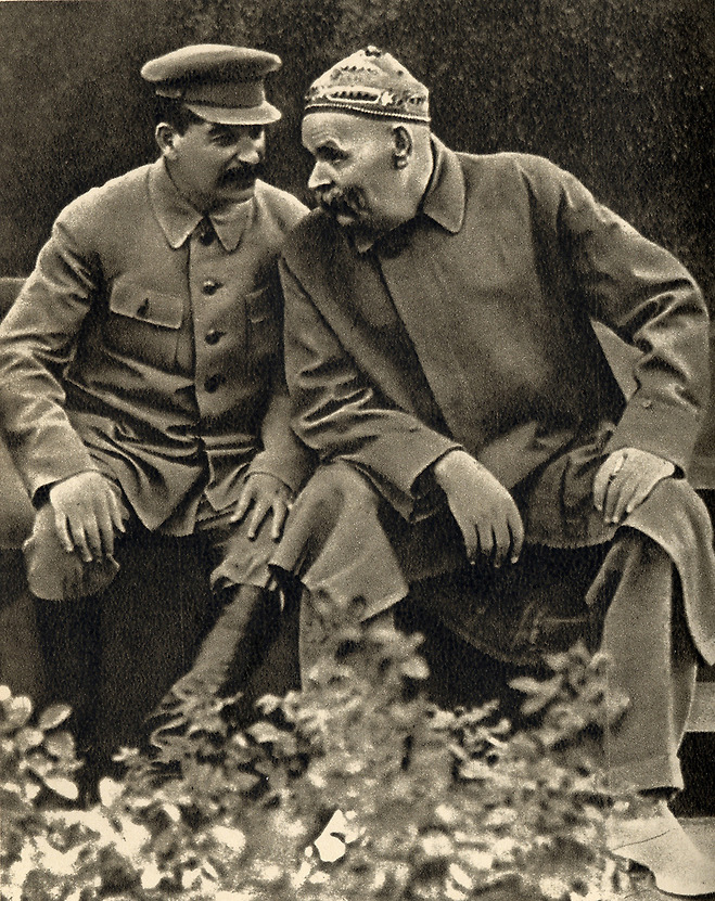 1931년 붉은 광장에서 만난 스탈린과 고리키(오른쪽)