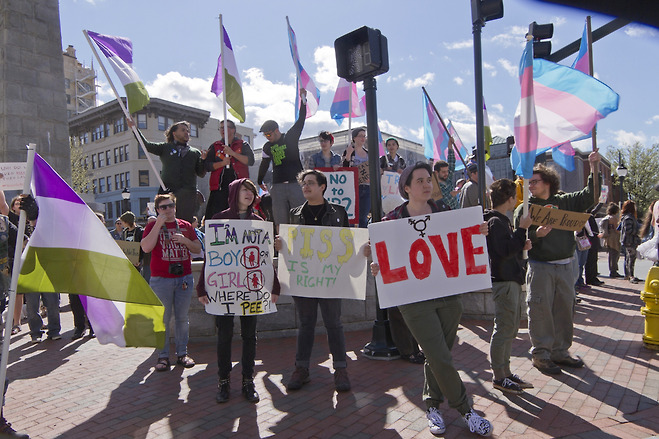 2016년 미국 노스캐롤라이나에서 열린 성소수자 차별 법안(HB2) 반대 시위