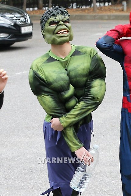 오늘 뮤뱅 출근길에서 벌칙수행중인 갓세븐(GOT7) | 인스티즈