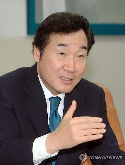 신년인터뷰 하는 이낙연 전남지사       (무안=연합뉴스) 전승현 기자 = 이낙연 전남지사가 20일 연합뉴스와 신년인터뷰를 하고 도정 방향을 설명하고 있다.