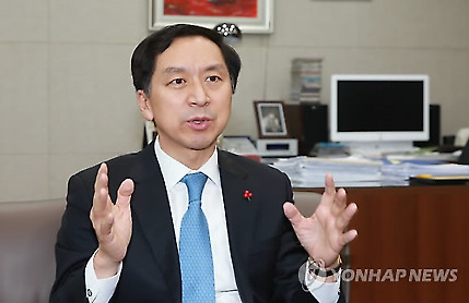새해 목표 밝히는 김기현 울산시장     (울산=연합뉴스) 이상현 기자 = 김기현 울산시장이 20일 연합뉴스 인터뷰에서 새해 목표를 밝히고 있다.