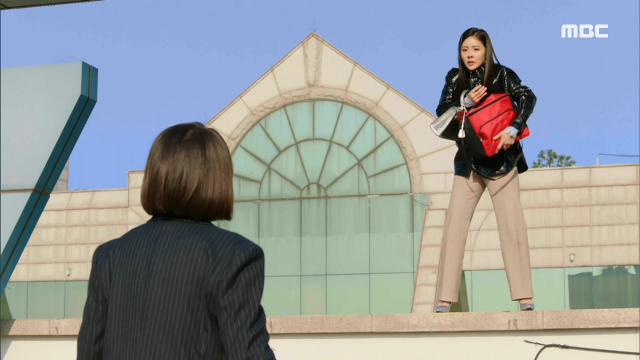 ＂가까이 오면 이거 여기 던져버릴거야.＂ 각막을 가로챈 진예솔의 협박