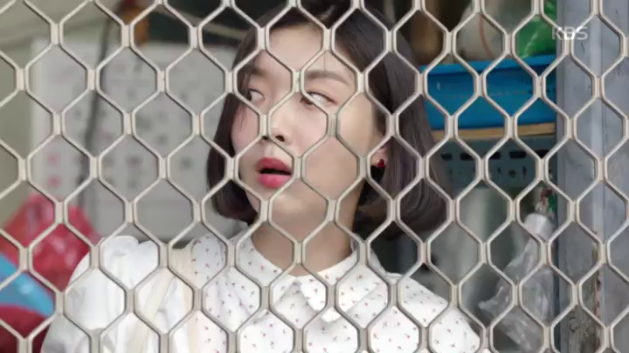 김해숙을 피해 몰래 집에서 탈출하는 김하경!
