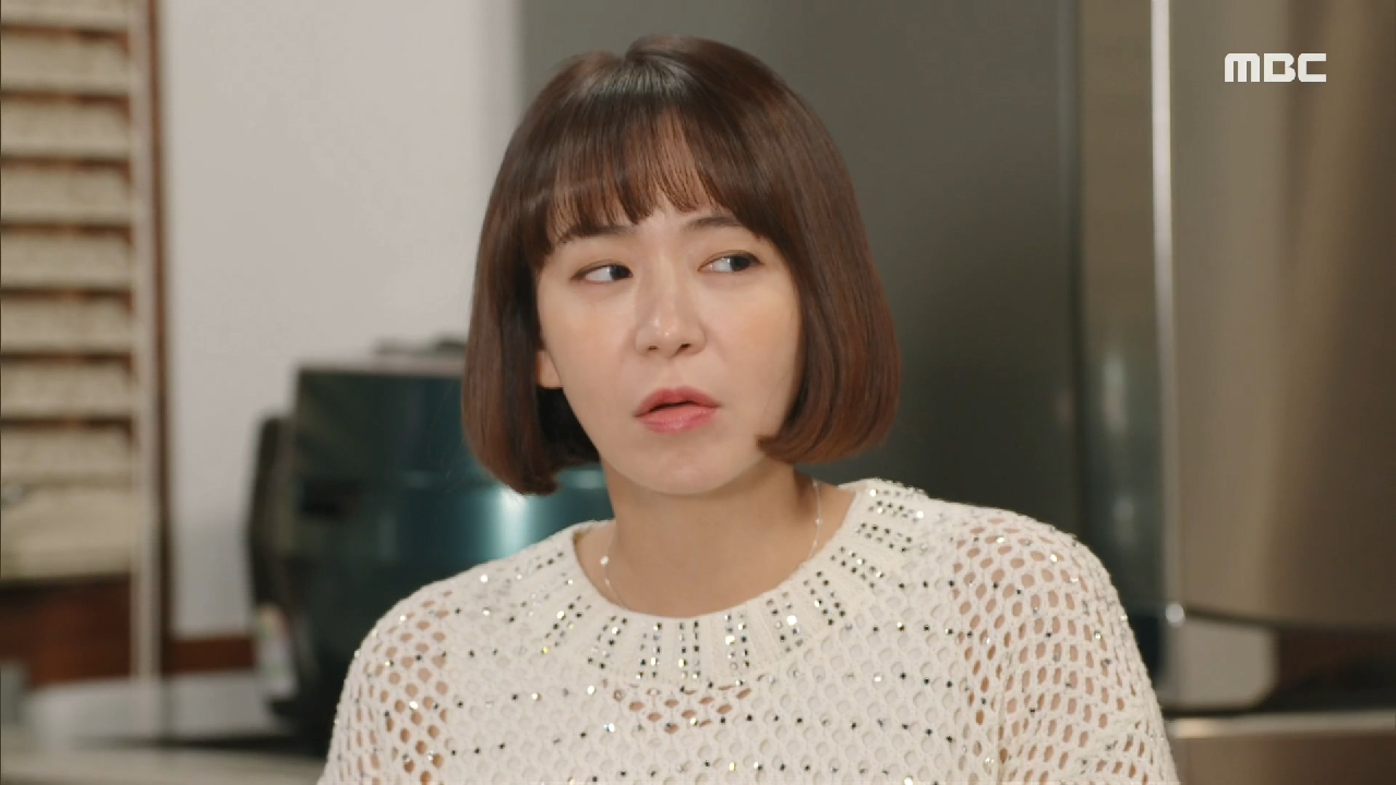 남은 반찬을 들고 최성재의 집에 온 심이영~