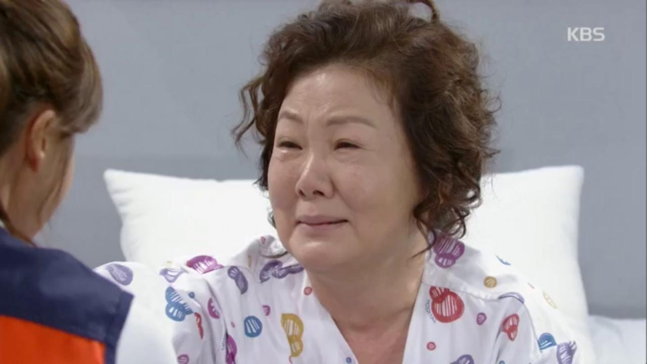 자신의 병을 다른 딸들에게는 비밀로 해달라고 유선에게 부탁하는 김해숙 "엄마 괜찮어..."