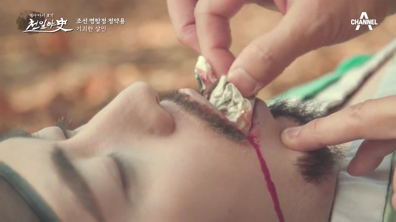 잘린 혀 대신 시체가 물고 있던 그림... 살인자가 남긴 흔적!