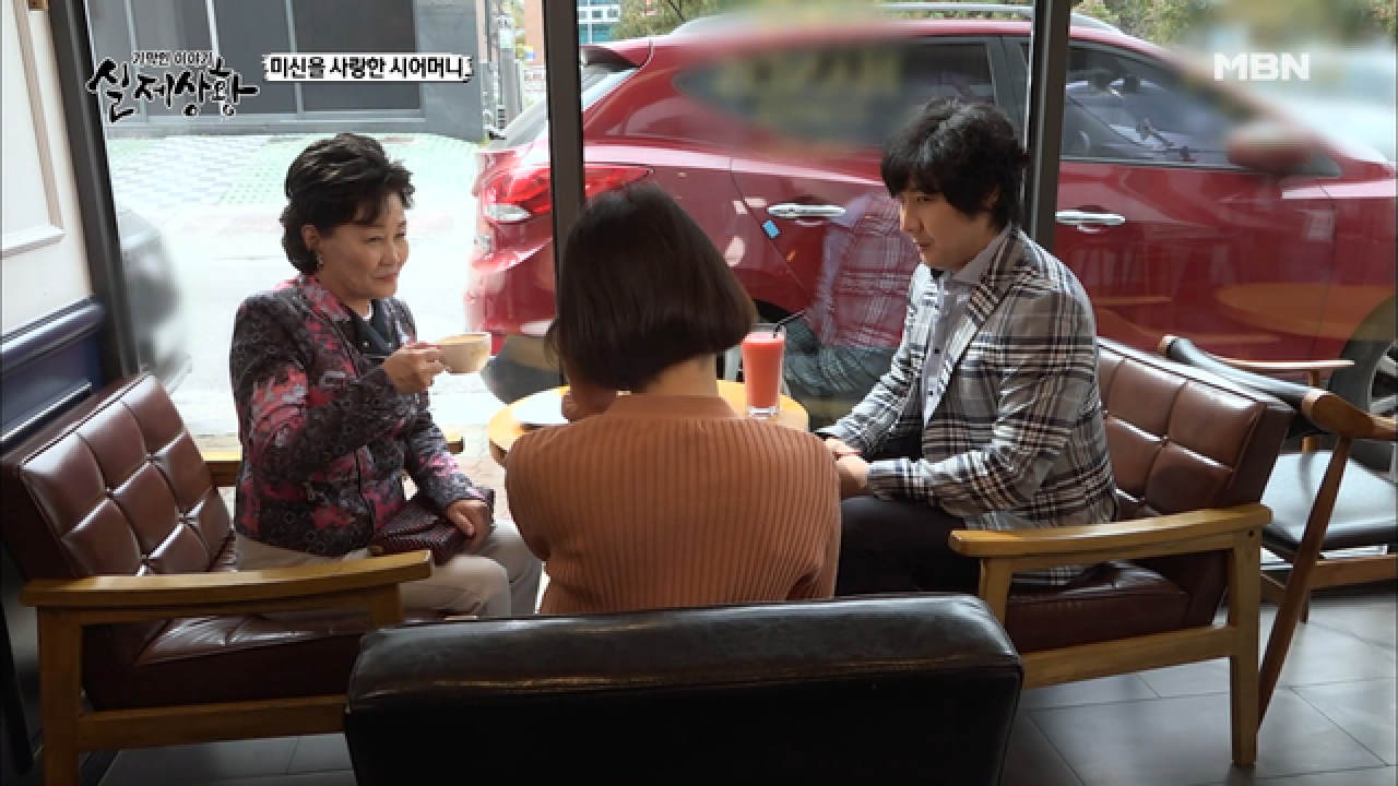(실제상황) 결혼한 아들에게 미모의 여성을 소개시켜주는 어머니?