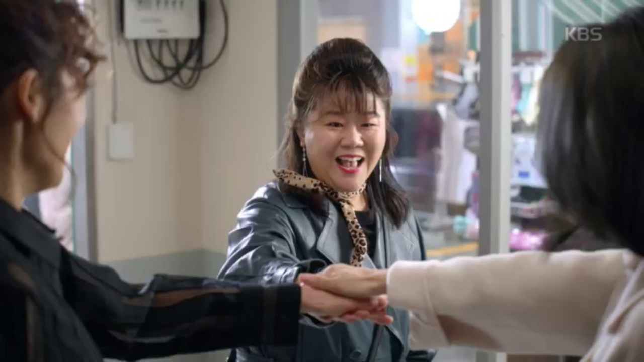 본격적으로 장사를 시작하려는 이정은 ＂가게 이름, 언니들 김밥 어때?＂