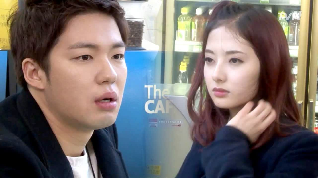 교복입은 담배팔이 대딩 소녀?