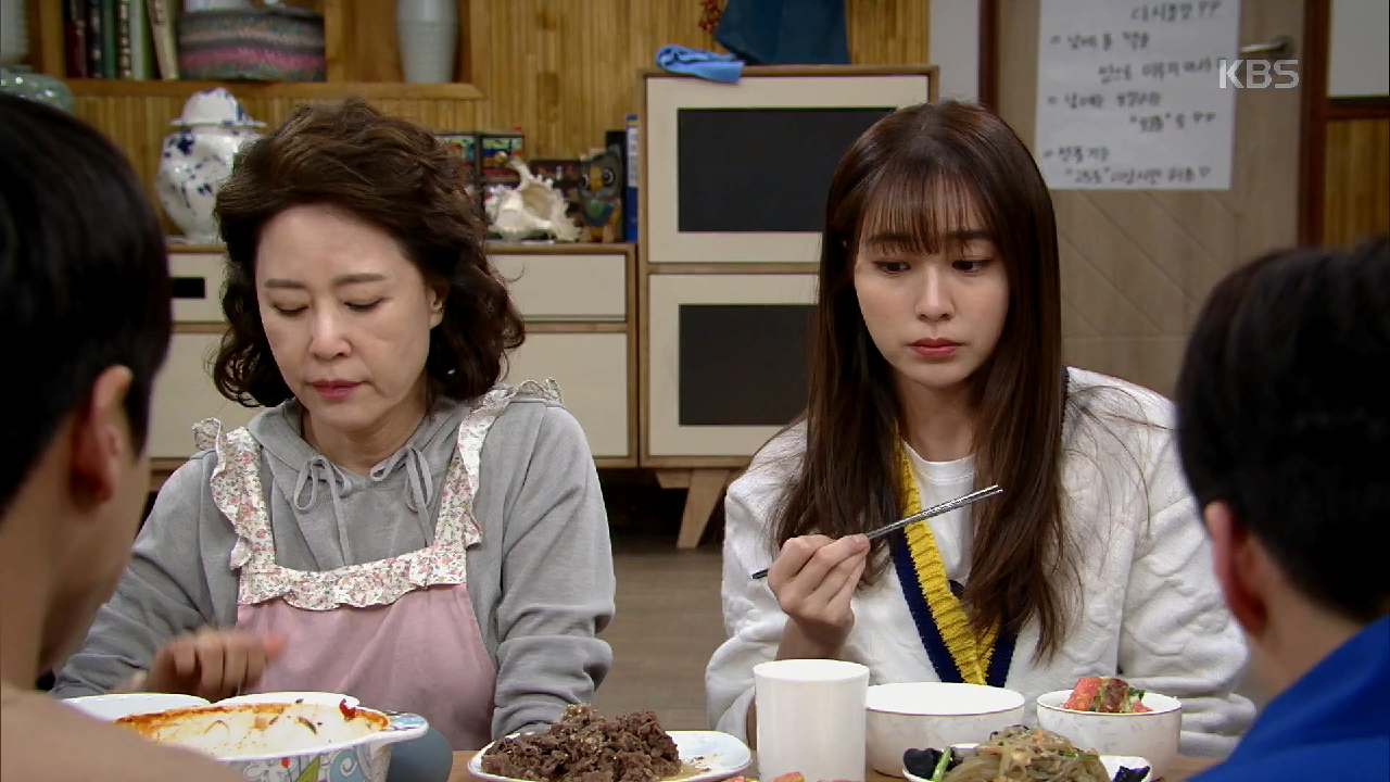 밥상에서도 계속되는 차화연의 심통 모드 ＂쟤 입만 입이냐?!＂