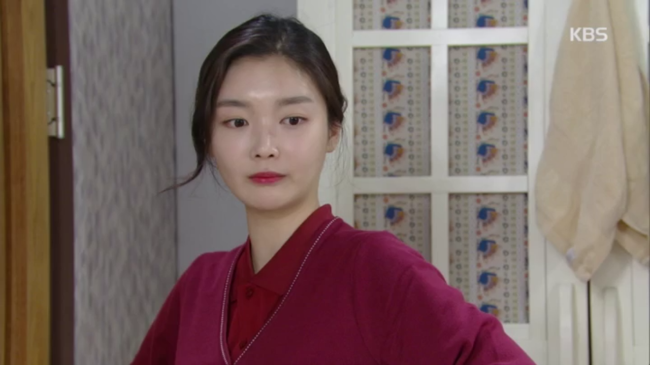 작가의 길을 포기하려는 김하경 "내 책들좀 다 버려줘"