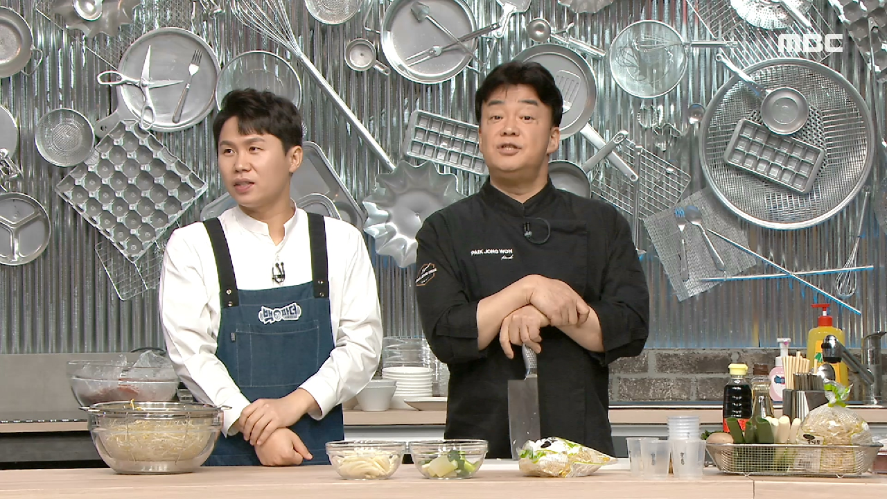 ＂얇은 거 쓰세요~＂ 콩나물 불고기에 쓰일 고기 추천해주는 백파더?, ...