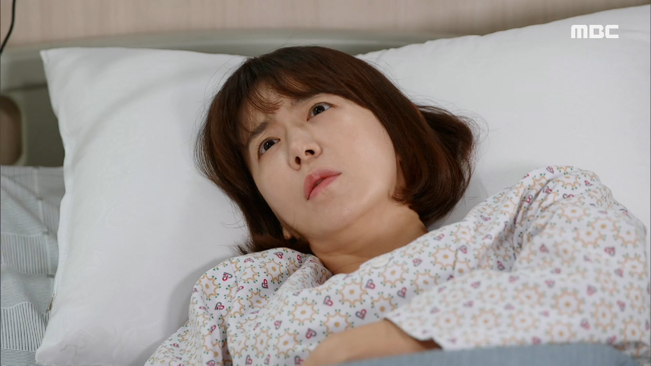 깨어난 심이영을 애지중지 간호하는 최성재 ＂나 안 왔으면 어쩔 뻔했어~＂