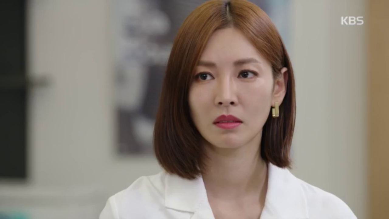 직원을 대하는 최재원의 태도가 마음에 안 드는 김소연