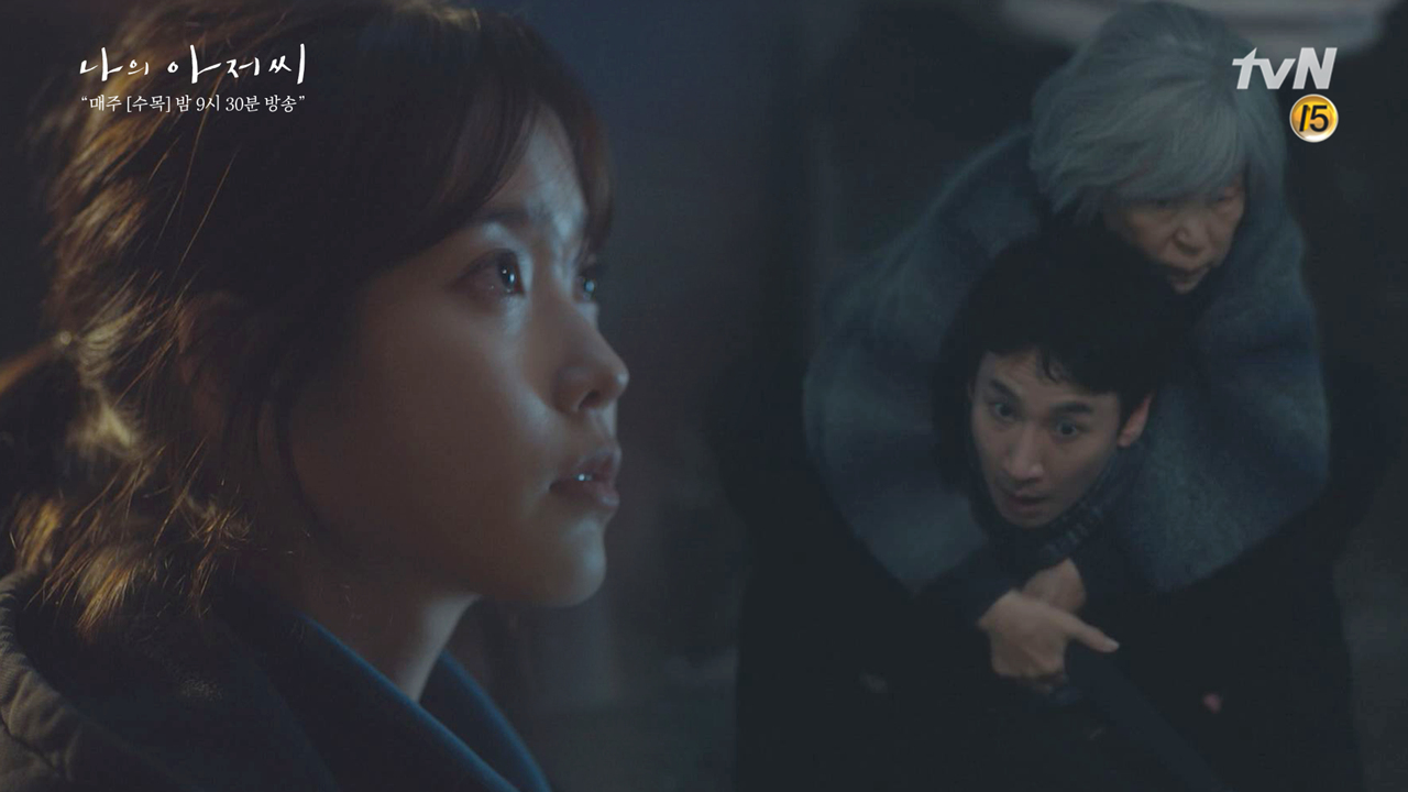 '좋은 사람' 이선균, 이지은 할머니 업고 집까지 모셔다드...