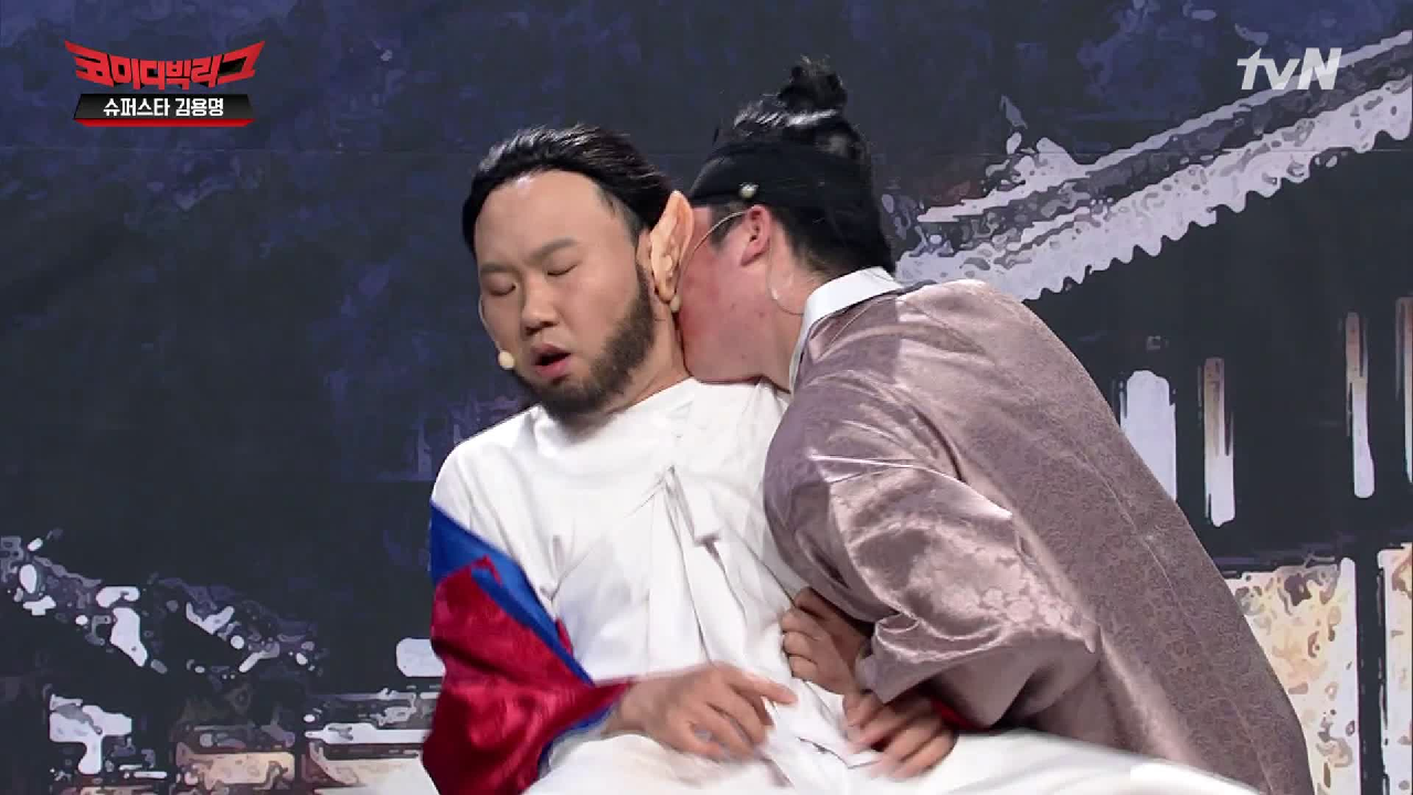 귀 뜯기는 김용명 옆에서 입술을 뜯네…? ㅇ_ㅇ