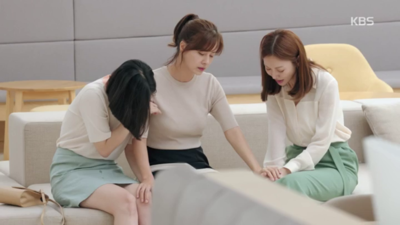 맏언니답게 슬픔에 잠긴 동생들을 추스리는 유선